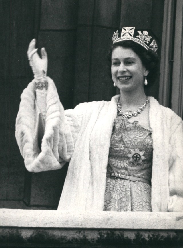 Ritkán látott fotók: Ilyen álomszép volt II. Erzsébet királynő, amikor 25 évesen trónra került