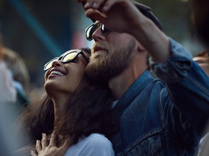 „Fesztivállapotban” voltam, aztán szerelmes lettem: szakértőt kérdeztünk a fesztiválszerelmekről