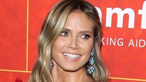 Heidi Klum egy hatalmas rózsának öltözött