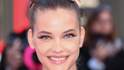 Palvin Barbara megérkezett Velencébe, és szépségétől elájulsz