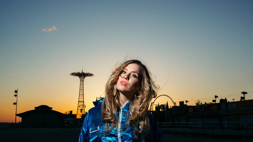 Myra Monoka kikéri magának a minden nőt megillető tiszteletet legújabb dalában - Hallgasd meg nálunk először