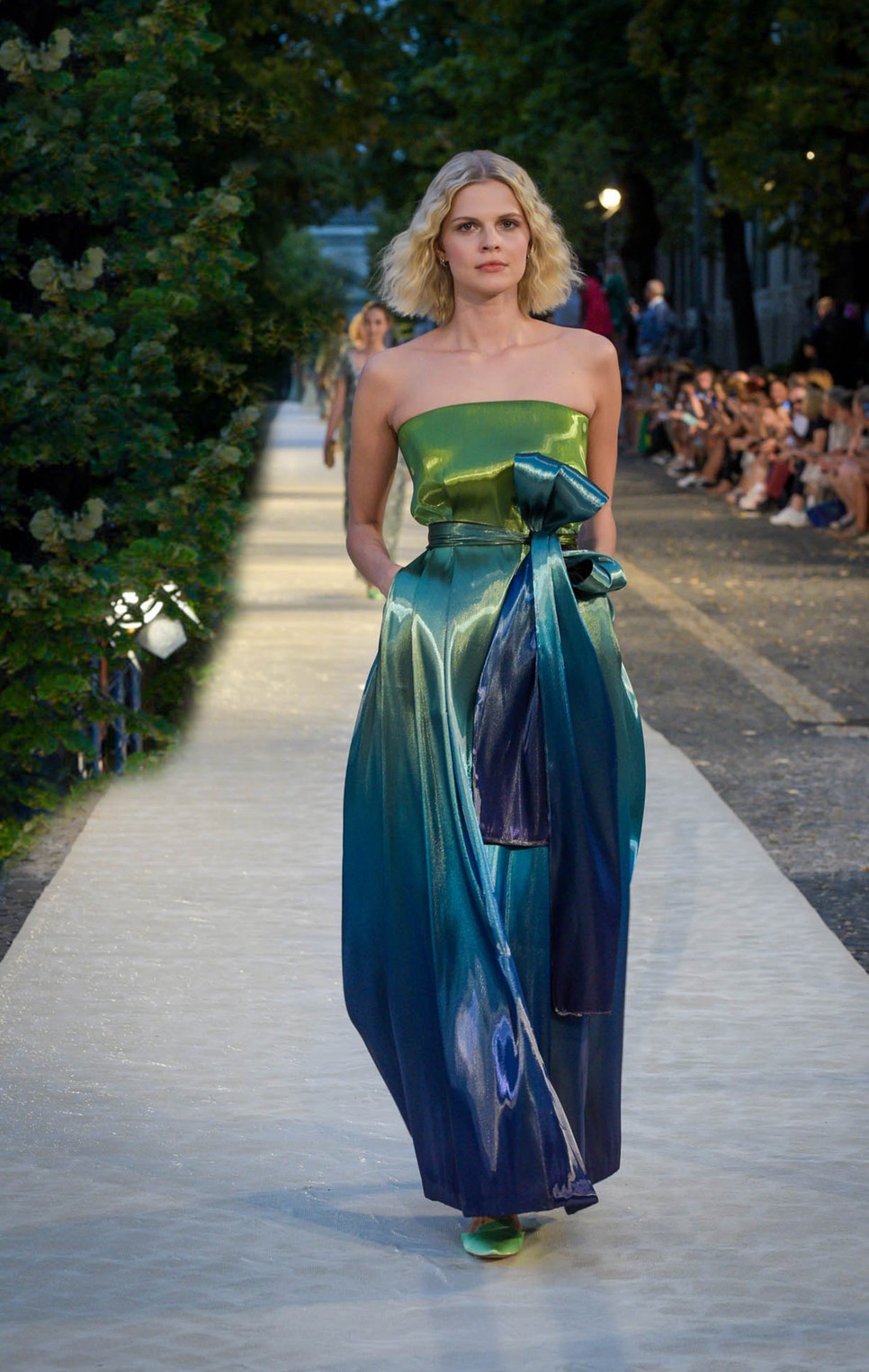 Kisfaludy Sándor romantikája ihlette a Katti Zoób Balatonfüreden bemutatott ruháit