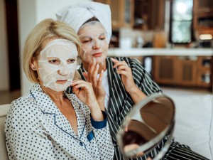 Ha az anya utálja a testét, a kislánya is fogja: így adjuk tovább a negatív testképet