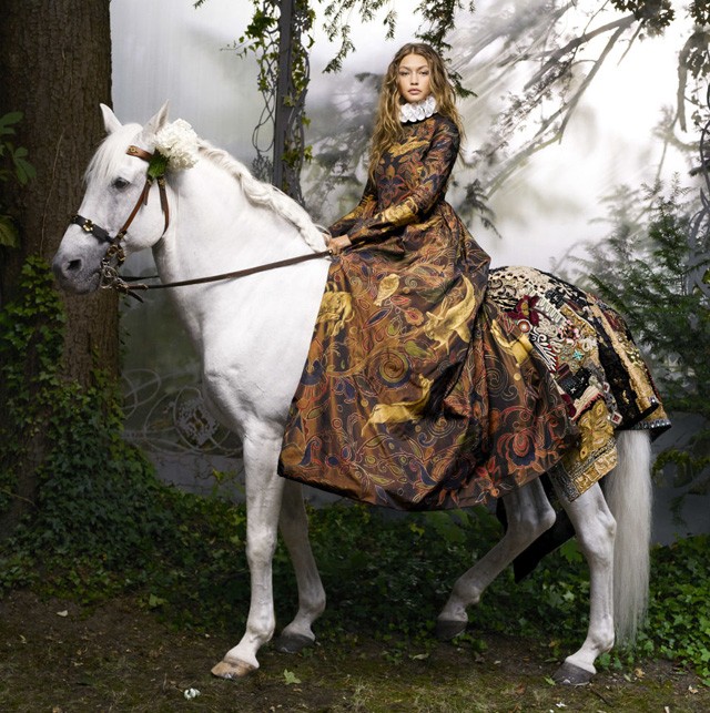 gigi hadid, harpers bazaar, divatmagazin, karl lagerfeld, kortalan, fotók, szupermodellgigi hadid, harpers bazaar, divatmagazin, karl lagerfeld, kortalan, fotók, szupermodell