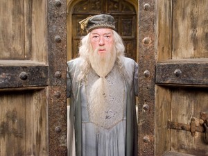 Megszakad a szívünk: Elhunyt a Harry Potter-filmek Dumbledore professzora, Sir Michael Gambon