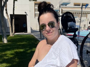 Illés Fanni héthónapos kisfiát szoptatja új fotóján