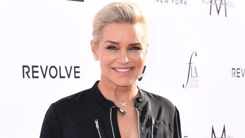 A Hadid lányok anyukája egy szál bugyiban instázgatott