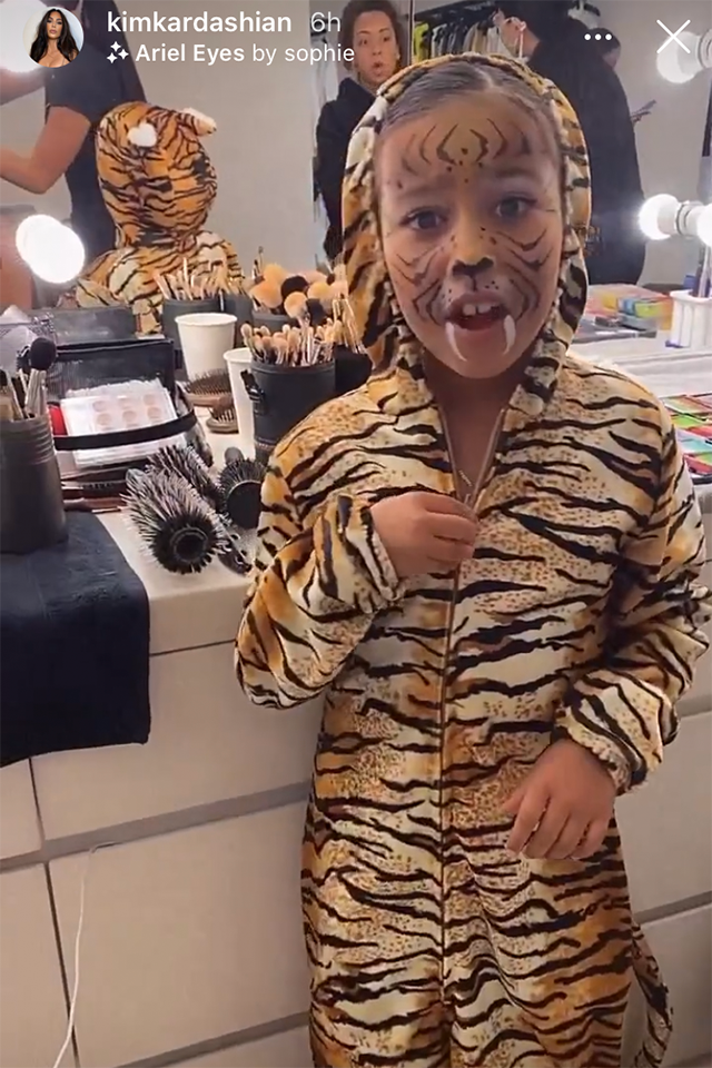 Látnod kell Kim Kardashian halloweeni kosztümjét