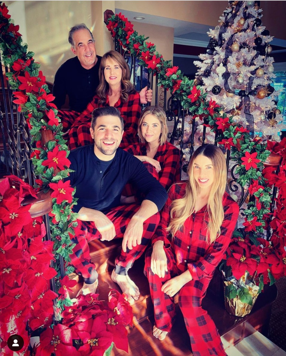 Nagy a karácsony hangulat Ashley Benson családjánál.