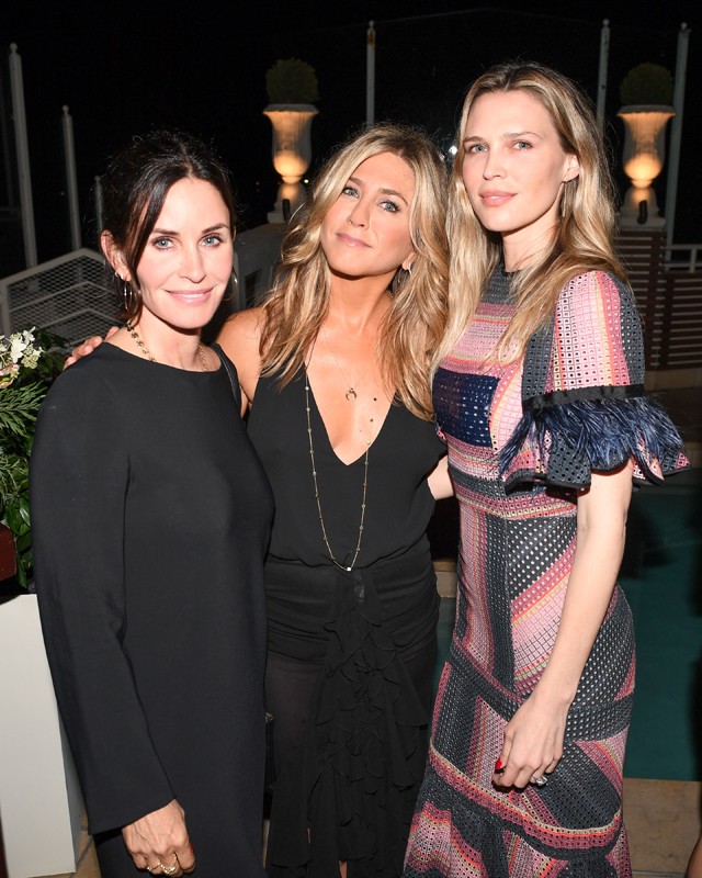 Jennifer Aniston Courtney Cox Sarah Foster