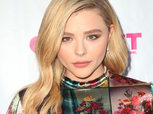 Chloe Grace Moretz ruháját a nagymamánk sem venné fel