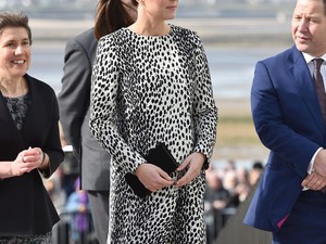 Fantasztikus kismamaruhában Kate Middleton