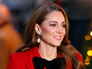 Ilyen volt Katalin hercegné első karácsonya a királyi családdal: már akkor is sugárzóan gyönyörű volt Vilmos herceg felesége