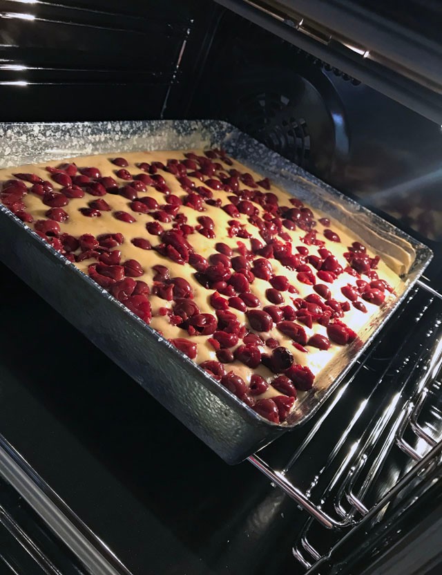 Az új kedvenced: pofonegyszerű omlós meggyes