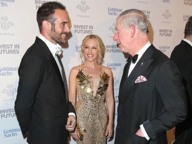 Kylie Minogue, Joshua Sasse és Károly herceg