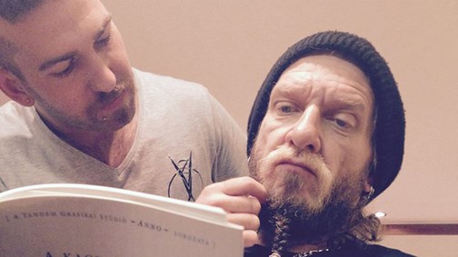 A te pasidnak van már bajsza?!