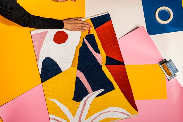 A lakberendezés egykori kedvenc kiegészítője szállt ismét földre, azaz falra