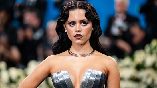 Te ráismersz? Így nézett ki Jenna Ortega, amikor életében először lépett a vörös szőnyegre