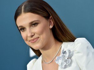 Millie Bobby Brown élete legmerészebb szettjében lépett a vörös szőnyegre