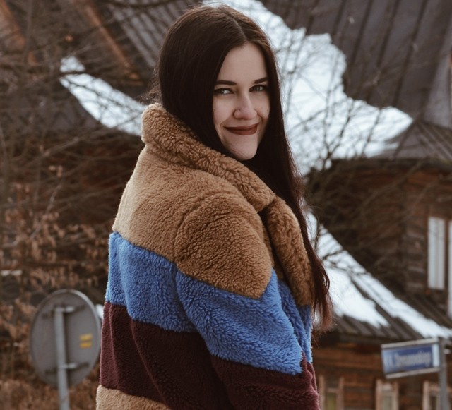 Az olyan kabátok miatt sajnáljuk, hogy vége a télnek, mint amilyet ma Norina viselt