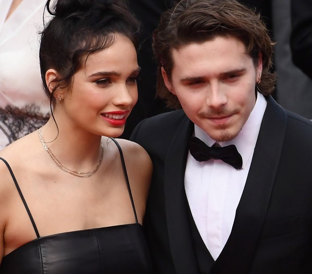 Brooklyn Beckham eldobta az agyát, amikor meglátta, milyen dögös a vörös szőnyegen barátnője