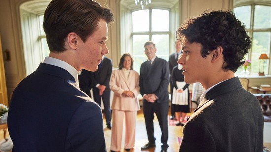 Vajon mit lép a svéd királyi család, ha a trónörökös a saját neméhez vonzódik? A Young Royals az elmúlt évek egyik legjobb Netflix sorozata, és még csak nem is amerikai