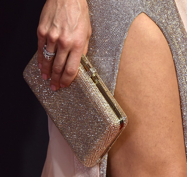 Jessica Biel kiegészítője az Emmy gálán