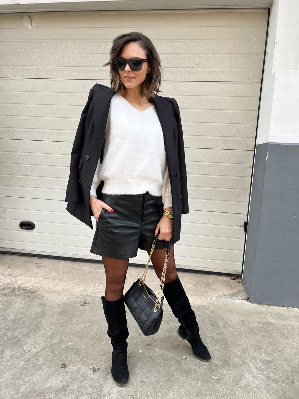 Köböl Anita immár Budapestről mutatja meg kedvenc ruhadarabjait