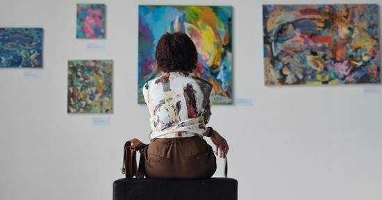 Ismert magyar színésznő tart tárlatvezetést az Art Market Budapesten, amire most te is jegyet nyerhetsz