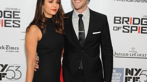 Nina Dobrev és új pasija először együtt a vörös szőnyegen!