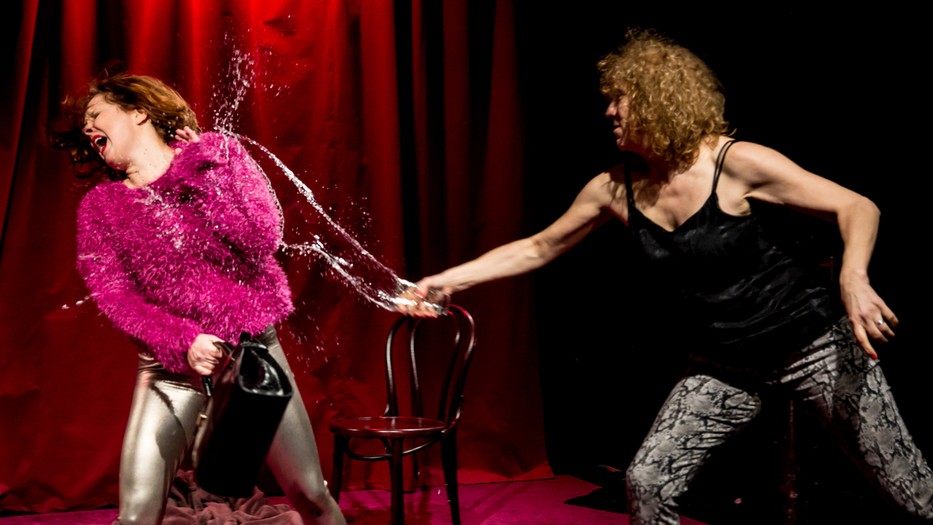 Színházkritika: Mit ér, ha? – zenés női varieté a mulandóságról