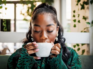 Elképesztő hatással lehet a bélrendszered egészségére, ha minden reggel iszol ebből az italból