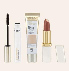 *A szépség kortalan*Bőrünk korunktól függetlenül gyönyörű, az viszont biztos, hogy más igényei vannak egy huszonéves és egy érett nő arcbőrének. A L`Oréal Paris új Age Perfect kollekciója kifejezetten a 40 feletti nőknek szól. Nem csupán a termékek csomagolása gyönyörű, a formulák megalkotásánál az volt a cél, hogy minél kényelmesebb, könnyedebb hatásuk legyen a sminkeknek. A kollekció mindent tartalmaz, ami egy tökéletes sminkhez kell: alapozót, bb krémet, korrektort, pirosítót, szempillaspirált, szájceruzát, rúzst, szemöldök ceruzát, illetve szemöldök formázót is.Age Perfect szemöldök formázó 3499 Ft, BB krém 3499 Ft, ajakrúzs 3799 Ft 