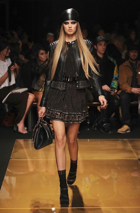 460-versace-for-h-und-m-show-d0000FD5Bdc3d8f45b01e.jpg