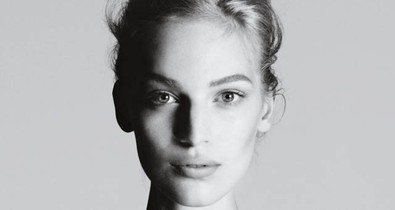 Nézzétek milyen gyönyörű a szépséges magyar modell a Calvin Klein fehérneműkampányában