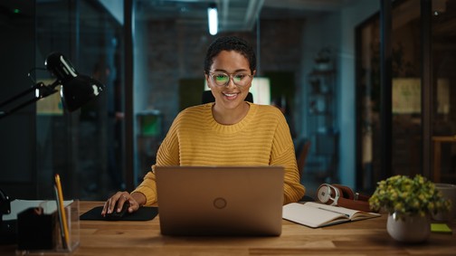 5 szokás, ami árt a szemnek, és valószínűleg te is csinálod