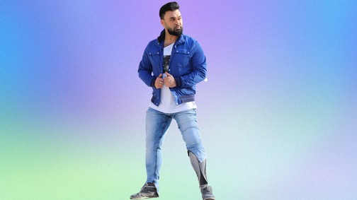 „Egy stílusos lábprotézis öltöztet, miért ne építhetné a divatot?” - Interjú Máté Rolanddal, aki amputáltként is büszkén vállalja önmagát