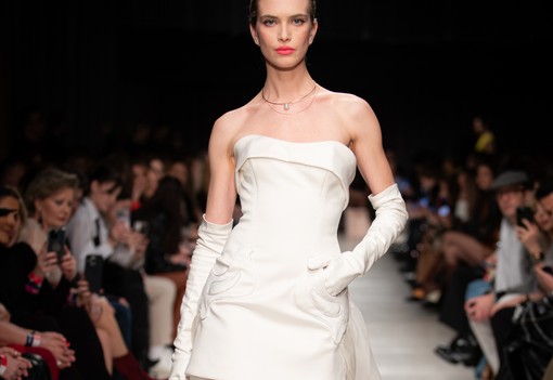 Törőcsik Franciska ragyogott Merő Péter kreációjában a kifutón