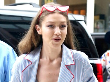 Olyan szexin a pizsamatrendet még nem hordta senki, mint most Gigi Hadid