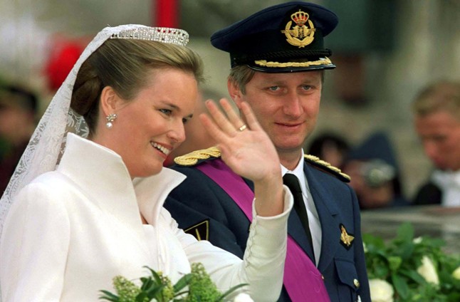 Mathilde 1999-ben az esküvőjén. Ruháját az európai uralkodóházak egyik kedvence, Edouard Vermeulen tervezte.
