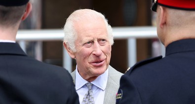 Nem akárkitől kapott csókot Károly király, erre valószínűleg ő sem számított