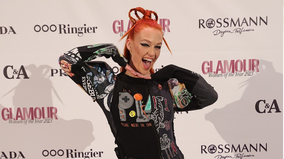 DJ Yamina őszintén mesélt családja múltjáról, valamint a párjával való kapcsolatáról a GLAMOUR Talks with Szily Nóra podcast epizódjában