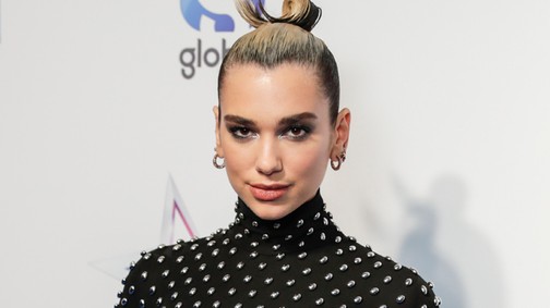 Szent Angelina! Dua Lipa combvillantásától tátva marad a szád