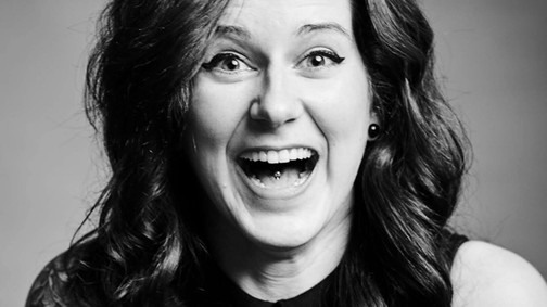 Lóverseny és táskabemutató - Abonyi Alma extrém módon ünnepelte márkája 2. születésnapját