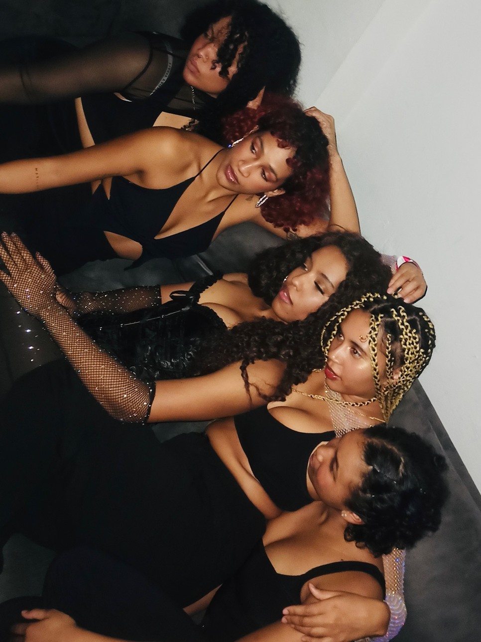 Kollár Dea és táncosai Amina Hassan, Veres Miri, Ella Mahala, Lawson Adri