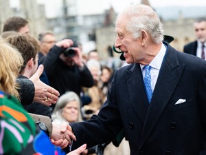 Nem lehet kibírni könnyek nélkül: Károly király megindító szavaitól összeszorul a szívünk