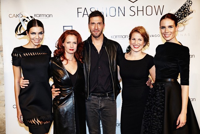 Dobó Kata, a bemutató vendége a modellek, Merő Péter és Németh Edina társaságában a bemutató után