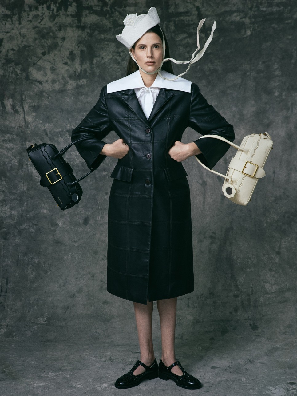 Fórizs Adina magyar modell az ABODI X Vuch Elonge névre keresztelt táskáival Fotó: Lábady István