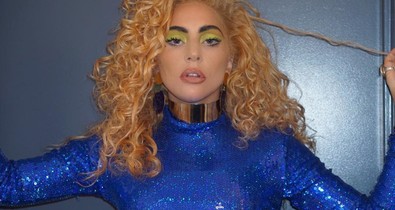 Lady Gaga egyik fotóján a fenekét, másikon a mellét tolja az arcunkba!