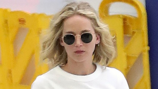 Ellenállhatatlanul csinos Jennifer Lawrence - kéz a kézben az új barátjával Párizsban